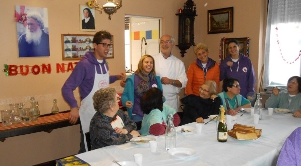 L’Associazione amici di Ieio alla nostra casa per il pranzo del 23 dicembre