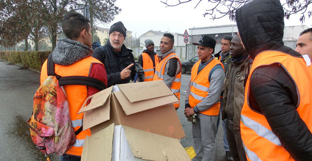 Al sabato mattina i richiedenti asilo aiutano a tenere pulita Vercelli