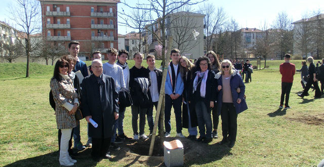 Nella Giornata dei Giusti dell’Umanità dedicato un albero alla memoria di don Luigi Longhi